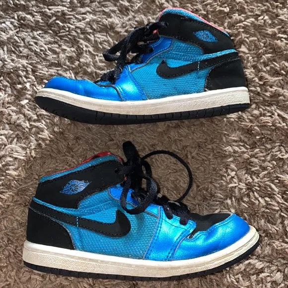 Nike Air Jordan 1 mid tops