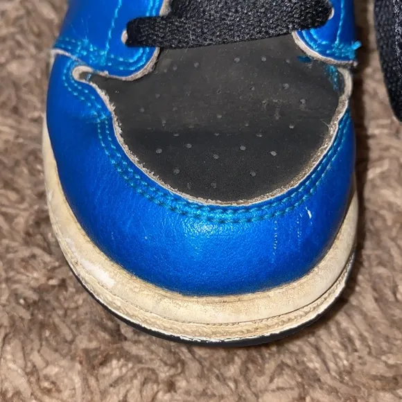 Nike Air Jordan 1 mid tops