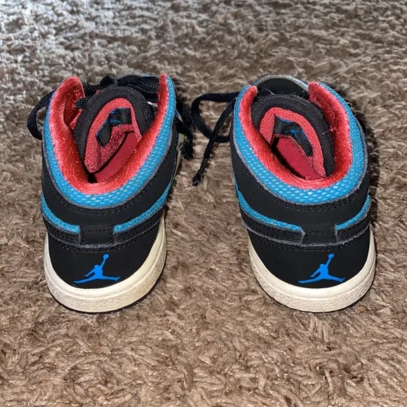 Nike Air Jordan 1 mid tops