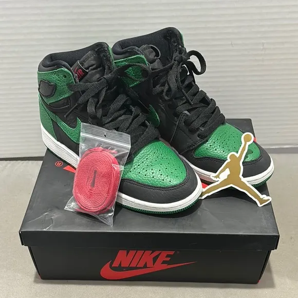 NIKE Air Jordan 1 Retro High OG GS Boys size 4 LIKE NEW