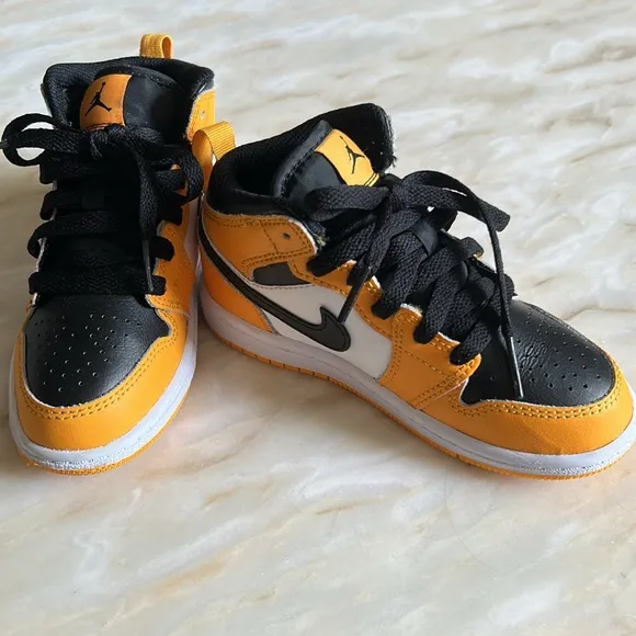 Nike Air Jordan 1 Taxi Retro Shoes Toddler Size 11 c Athletic 640734-062