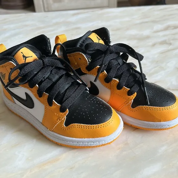 Nike Air Jordan 1 Taxi Retro Shoes Toddler Size 11 c Athletic 640734-062