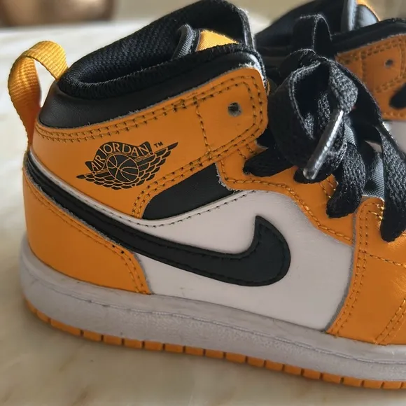 Nike Air Jordan 1 Taxi Retro Shoes Toddler Size 11 c Athletic 640734-062
