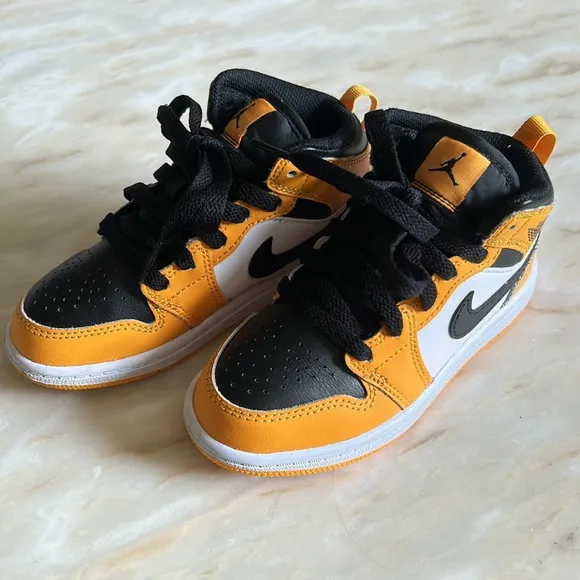 Nike Air Jordan 1 Taxi Retro Shoes Toddler Size 11 c Athletic 640734-062