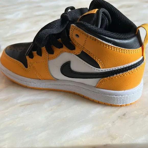 Nike Air Jordan 1 Taxi Retro Shoes Toddler Size 11 c Athletic 640734-062