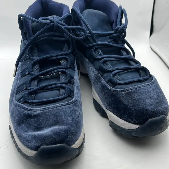 Nike Air Jordan 11 XI Retro Midnight Navy AR0715-441 Women's Size 9