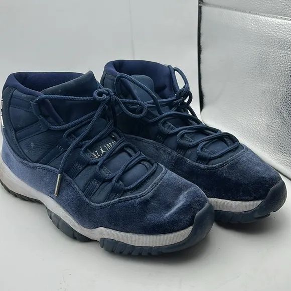 Nike Air Jordan 11 XI Retro Midnight Navy AR0715-441 Women's Size 9