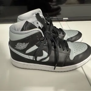 Nike Air Jordan high tops. Like new. Size 7 1/2.