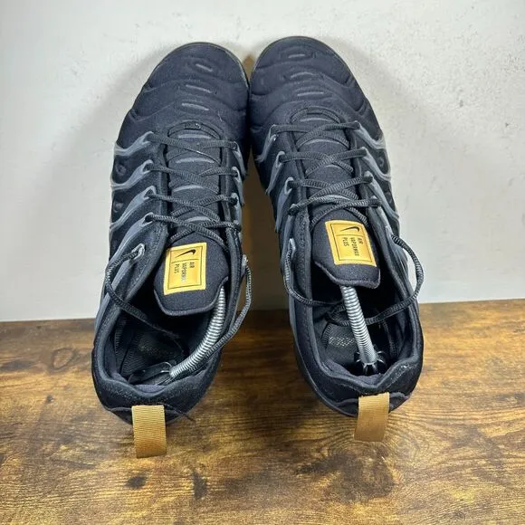 Nike Air Vapormax Plus Black Metallic Gold BQ5068-001 Rare Shoes Men's Size 11.5
