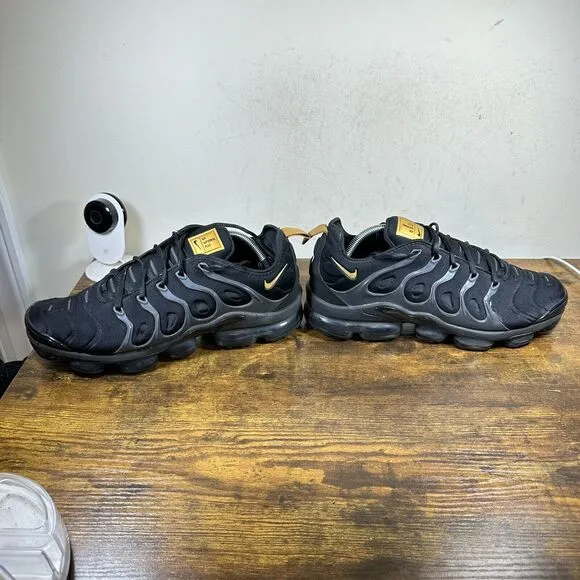 Nike Air Vapormax Plus Black Metallic Gold BQ5068-001 Rare Shoes Men's Size 11.5