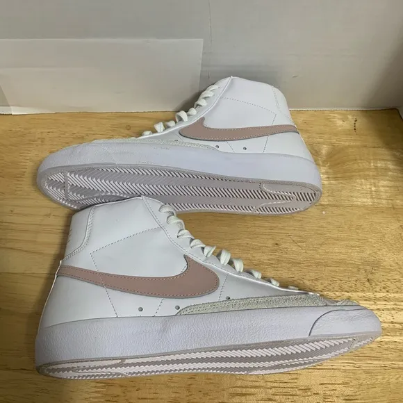 Nike Blazer Mid '77 White Pink Casual‎ Shoes Sneakers CZ1055-118 Womens Size 9
