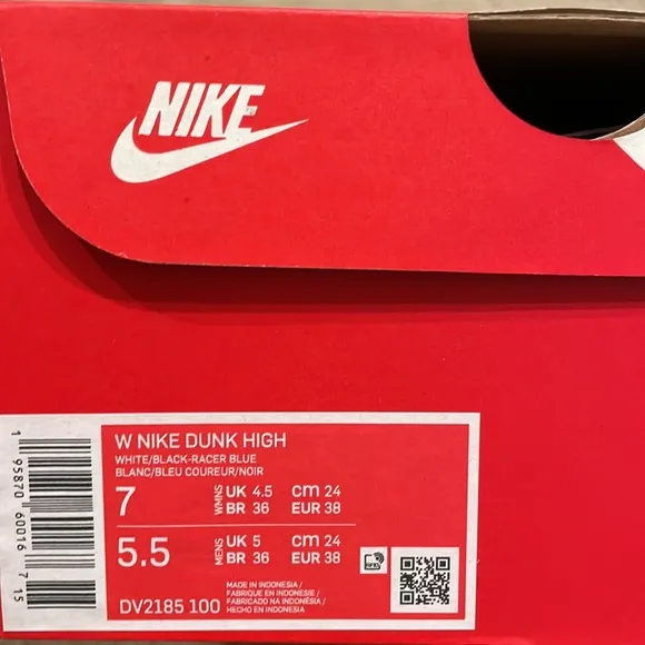 Nike Dunk High Women's Shoes Size W 7 / M 5.5 brand new with box