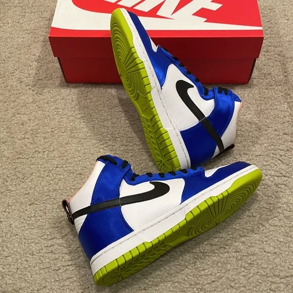 Nike Dunk High Women's Shoes Size W 7 / M 5.5 brand new with box