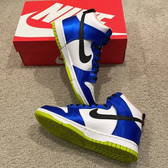 Nike Dunk High Women's Shoes Size W 7 / M 5.5 brand new with box