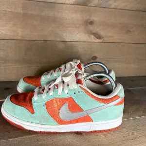 nike dunk low womens size 8.5 shoes green red athletic skate sneakers