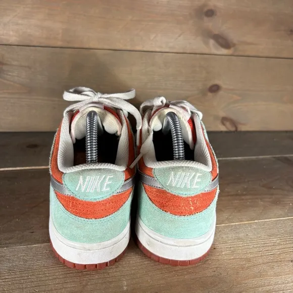 nike dunk low womens size 8.5 shoes green red athletic skate sneakers