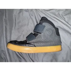 Nike Flystepper 2K3 Mens Size 10.5 Black Gray Athletic Shoes Sneakers 644576-004