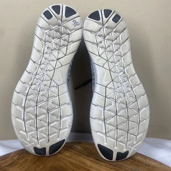 Nike Free Run Flyknit Oreo Womens Black And White Size 7.5 Running Shoes