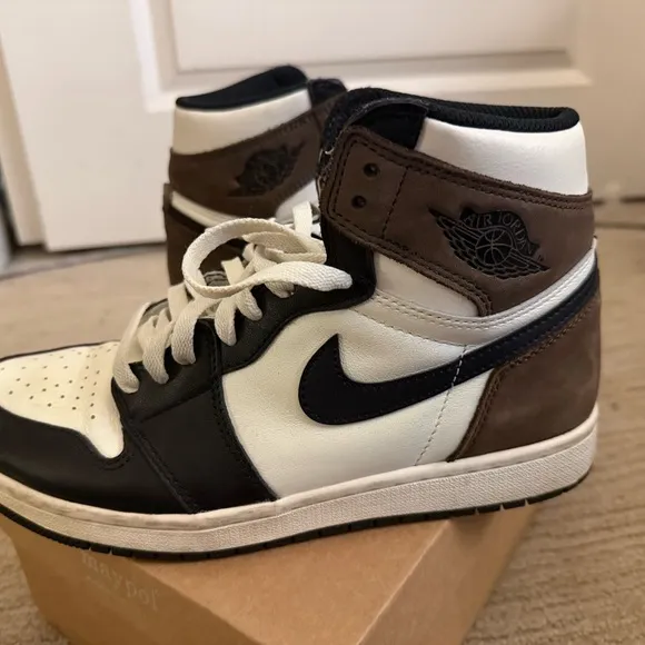 Nike Mochas 7.5 men’s size