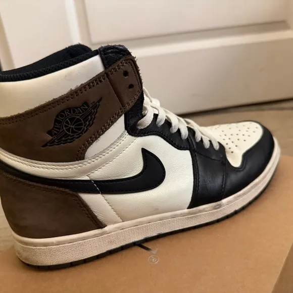 Nike Mochas 7.5 men’s size