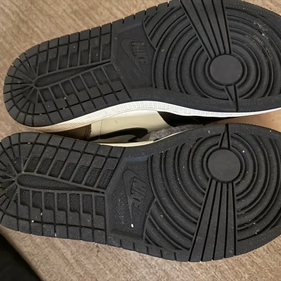 Nike Mochas 7.5 men’s size