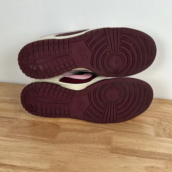 Nike retro Dunk Low Sneakers Women’s 10.5