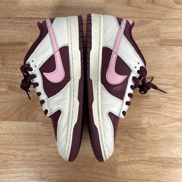 Nike retro Dunk Low Sneakers Women’s 10.5