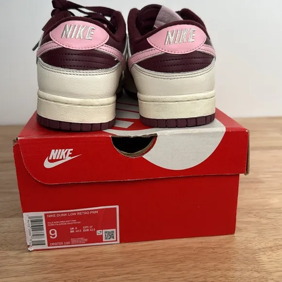 Nike retro Dunk Low Sneakers Women’s 10.5