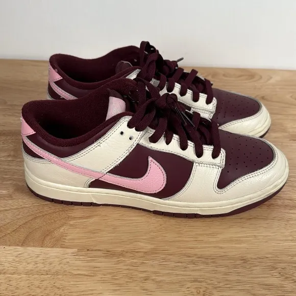 Nike retro Dunk Low Sneakers Women’s 10.5