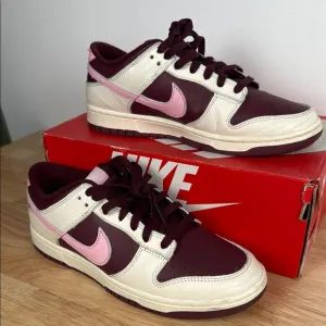 Nike retro Dunk Low Sneakers Women’s 10.5