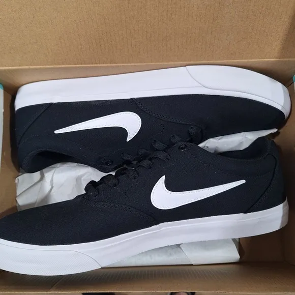 Nike SB Charge Canvas Skate Sneakers Black / White Shoes CD6279-002 Size 11.5 NW