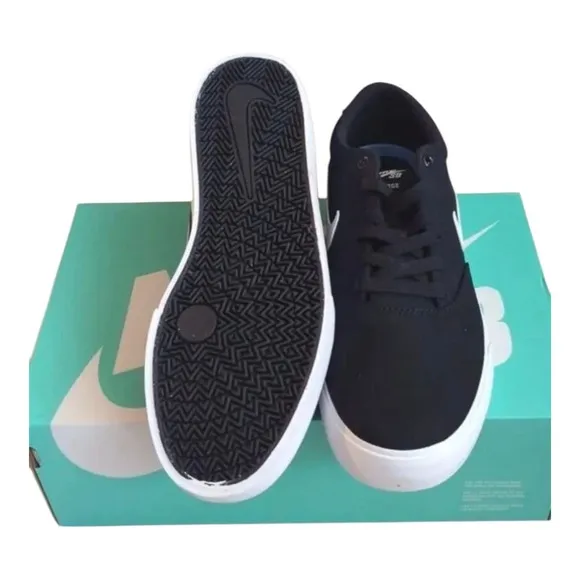 Nike SB Charge Canvas Skate Sneakers Black / White Shoes CD6279-002 Size 11.5 NW