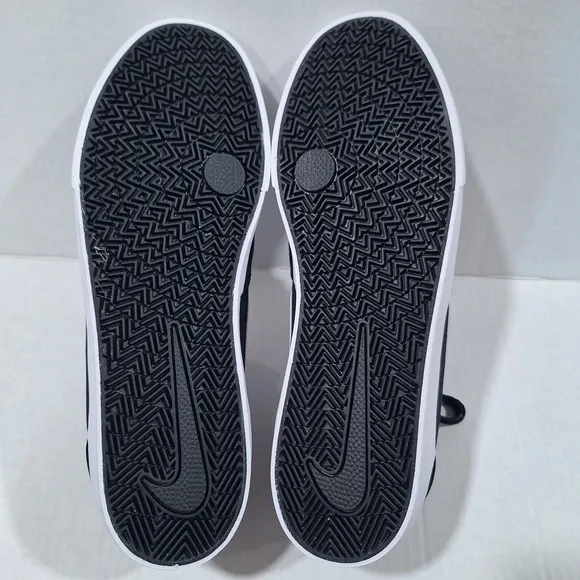 Nike SB Charge Canvas Skate Sneakers Black / White Shoes CD6279-002 Size 11.5 NW