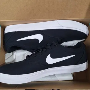 Nike SB Charge Canvas Skate Sneakers Black / White Shoes CD6279-002 Size 11.5 NW