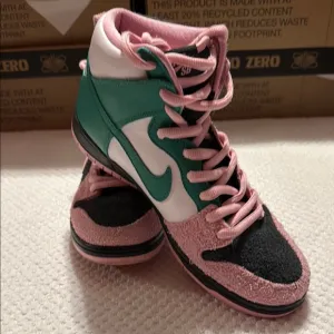 Nike SB DunkHigh Invert Celtics  ( Used) good condition size 9.5