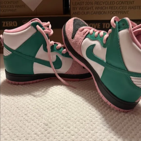 Nike SB DunkHigh Invert Celtics  ( Used) good condition size 9.5