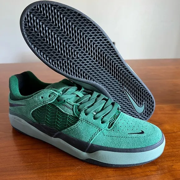 Nike SB Ishod Shoes DC7232-301 Heineken Green Black Skate