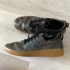 Nike SB Skate Nyjah Free Premium Camo Black Green Gum Soles Size 7.5 Shoes