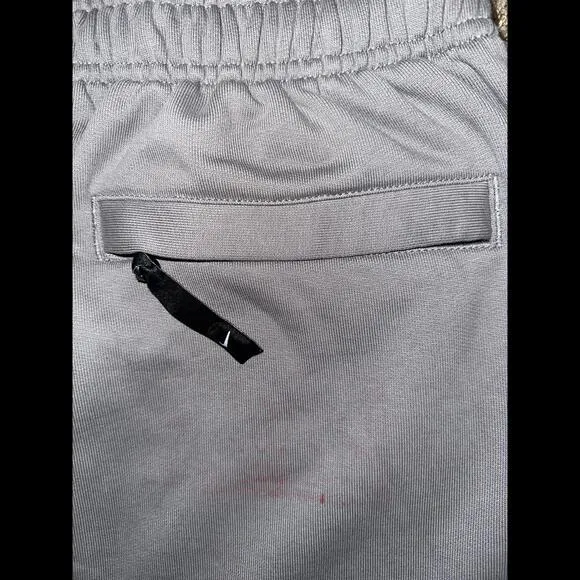Nike Solo Swoosh French Terry Short Space Sample