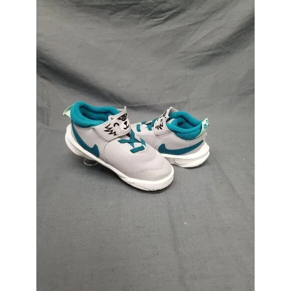 Nike Toddler Team Hustle D 10 LIL Sneakers White Gray Slip On Size 9 NEW IN BOX