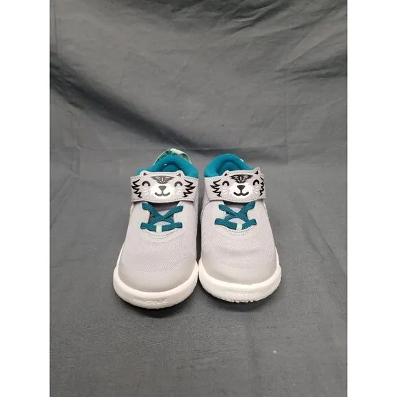 Nike Toddler Team Hustle D 10 LIL Sneakers White Gray Slip On Size 9 NEW IN BOX