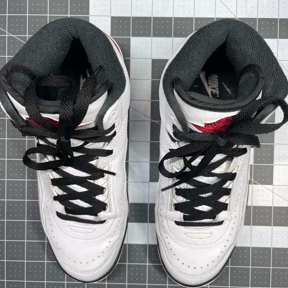 Nike Women's Air Jordan 2 OG Shoes 'Chicago' (DX4400-106) in a sz 9.