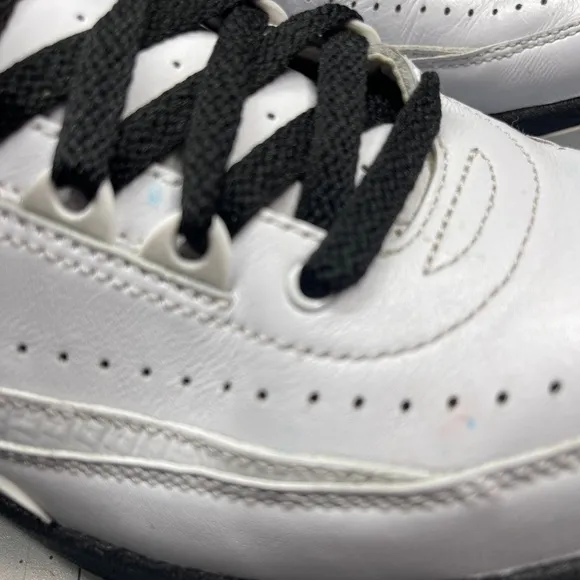 Nike Women's Air Jordan 2 OG Shoes 'Chicago' (DX4400-106) in a sz 9.