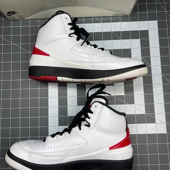 Nike Women's Air Jordan 2 OG Shoes 'Chicago' (DX4400-106) in a sz 9.