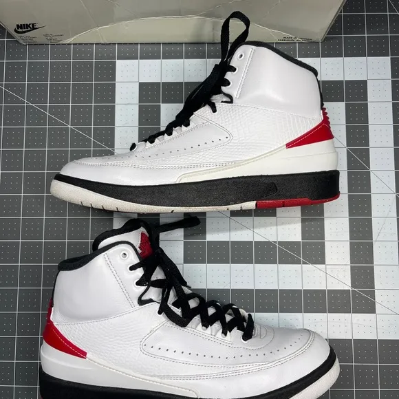 Nike Women's Air Jordan 2 OG Shoes 'Chicago' (DX4400-106) in a sz 9.
