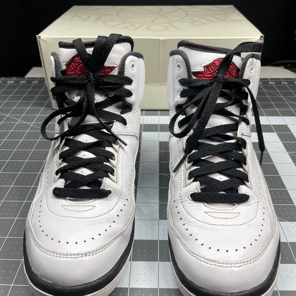 Nike Women's Air Jordan 2 OG Shoes 'Chicago' (DX4400-106) in a sz 9.
