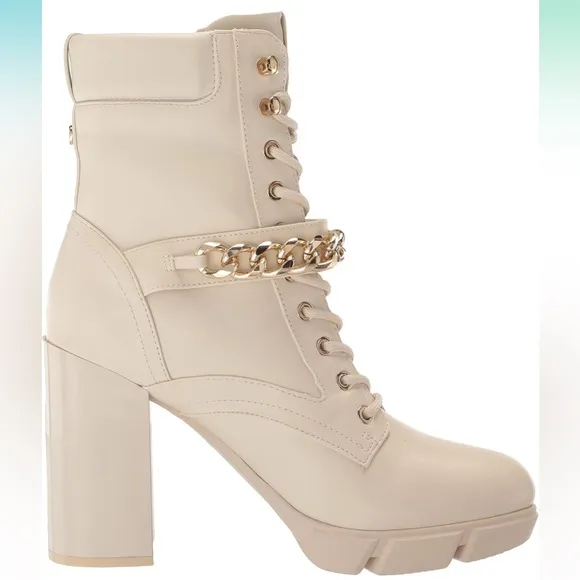Nine West Womens Vilage Heeled Ankle Boot in Cream. Size 9.5 NWOB, and Unworn!