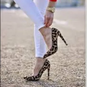 Nine West Platform leopard print calf hair heels size 8 1/2 M A16