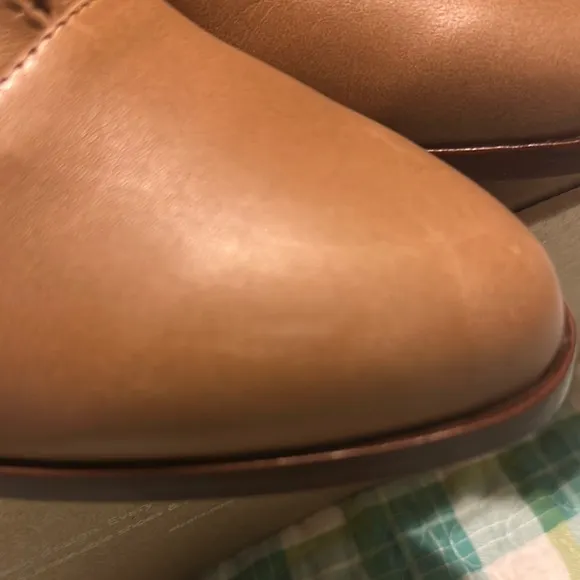 Nisolo Tan Leather Flats Sleek Slip-On Design