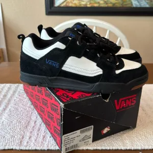 NWB- Vans Lancer Chunky sneakers in black, white, and royal Size11